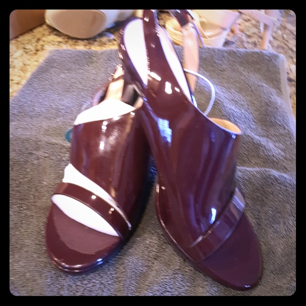 Patten cranberry shiny sandal